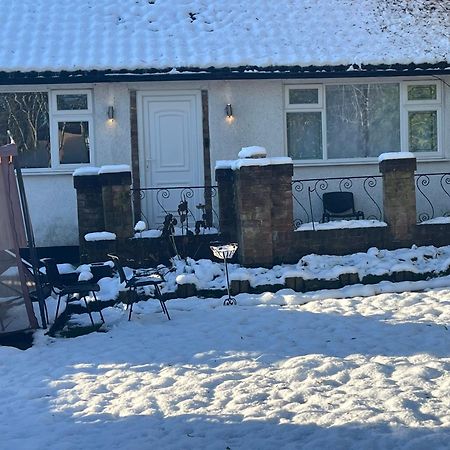 Lausory King Bed Living Your Luxe Home Away Nottingham Zewnętrze zdjęcie