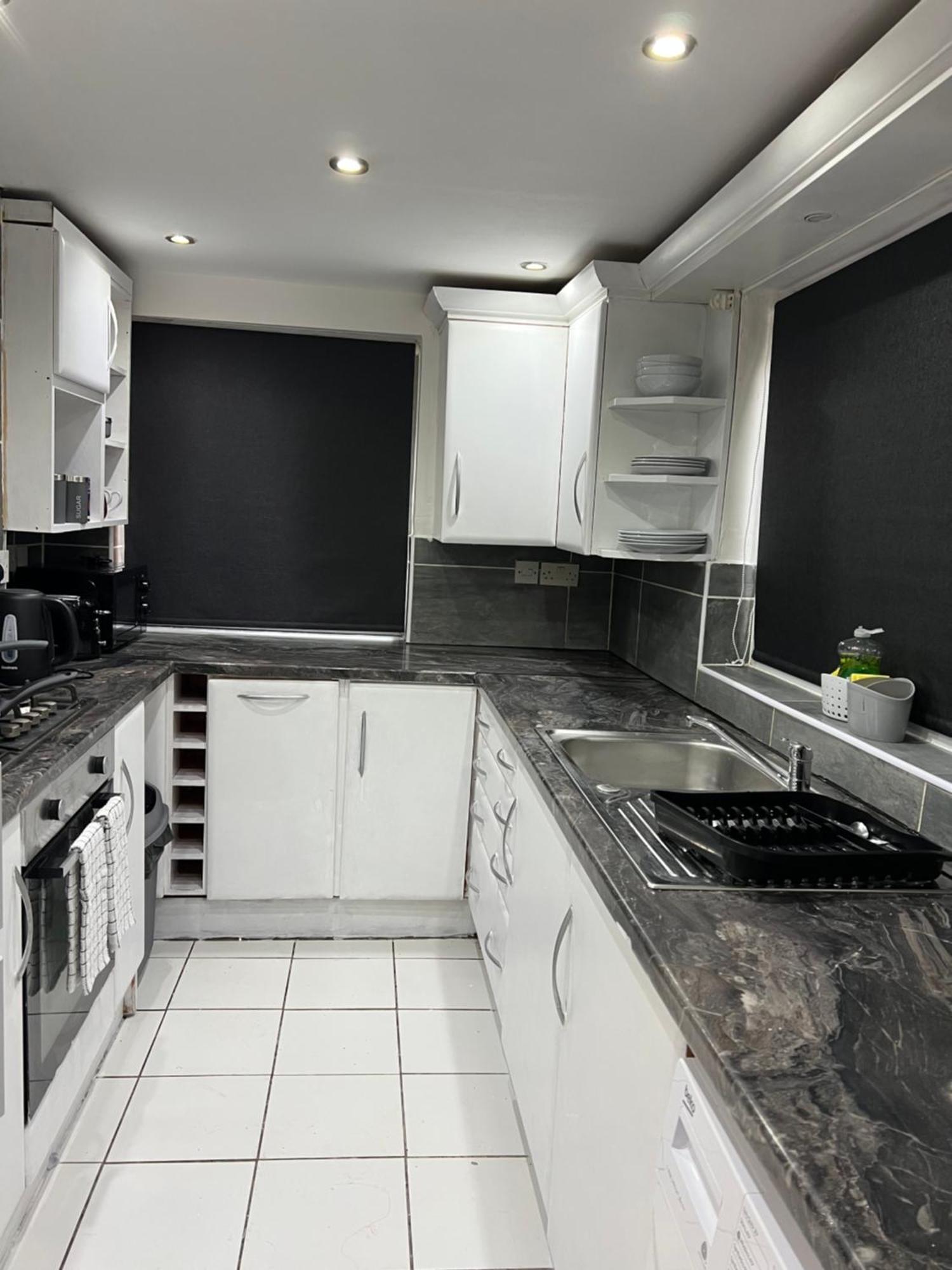 Lausory King Bed Living Your Luxe Home Away Nottingham Zewnętrze zdjęcie