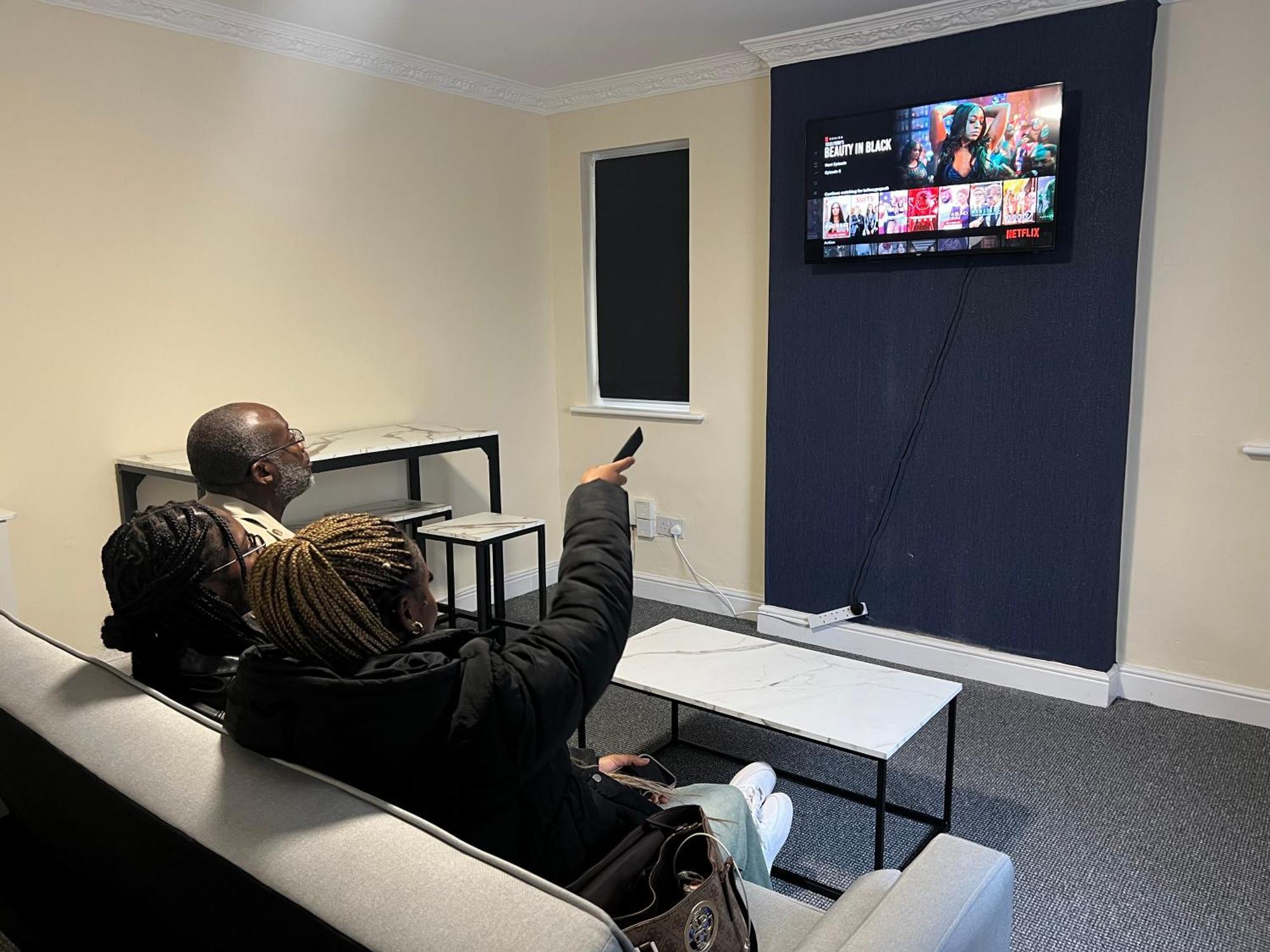 Lausory King Bed Living Your Luxe Home Away Nottingham Zewnętrze zdjęcie
