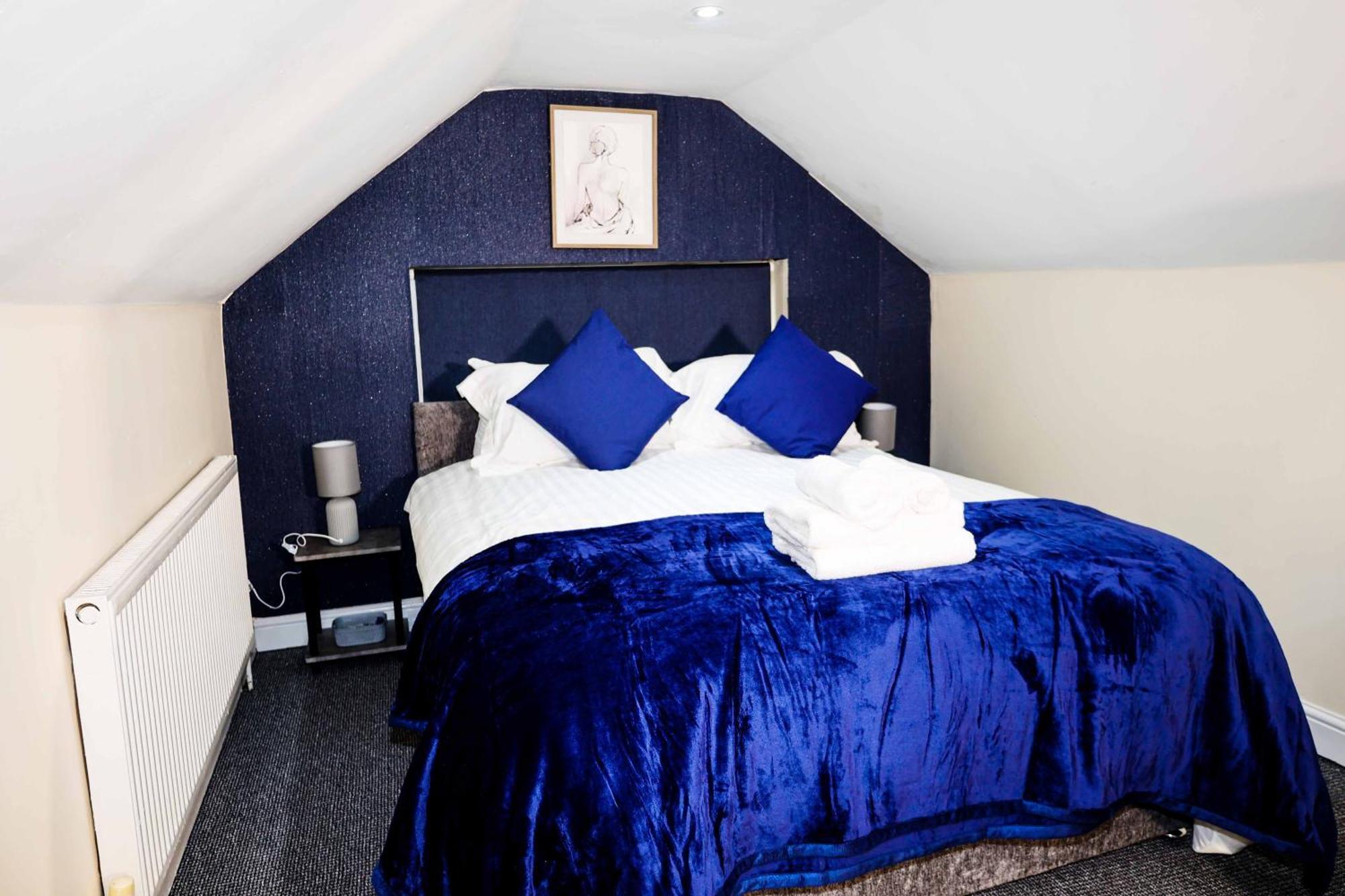 Lausory King Bed Living Your Luxe Home Away Nottingham Zewnętrze zdjęcie