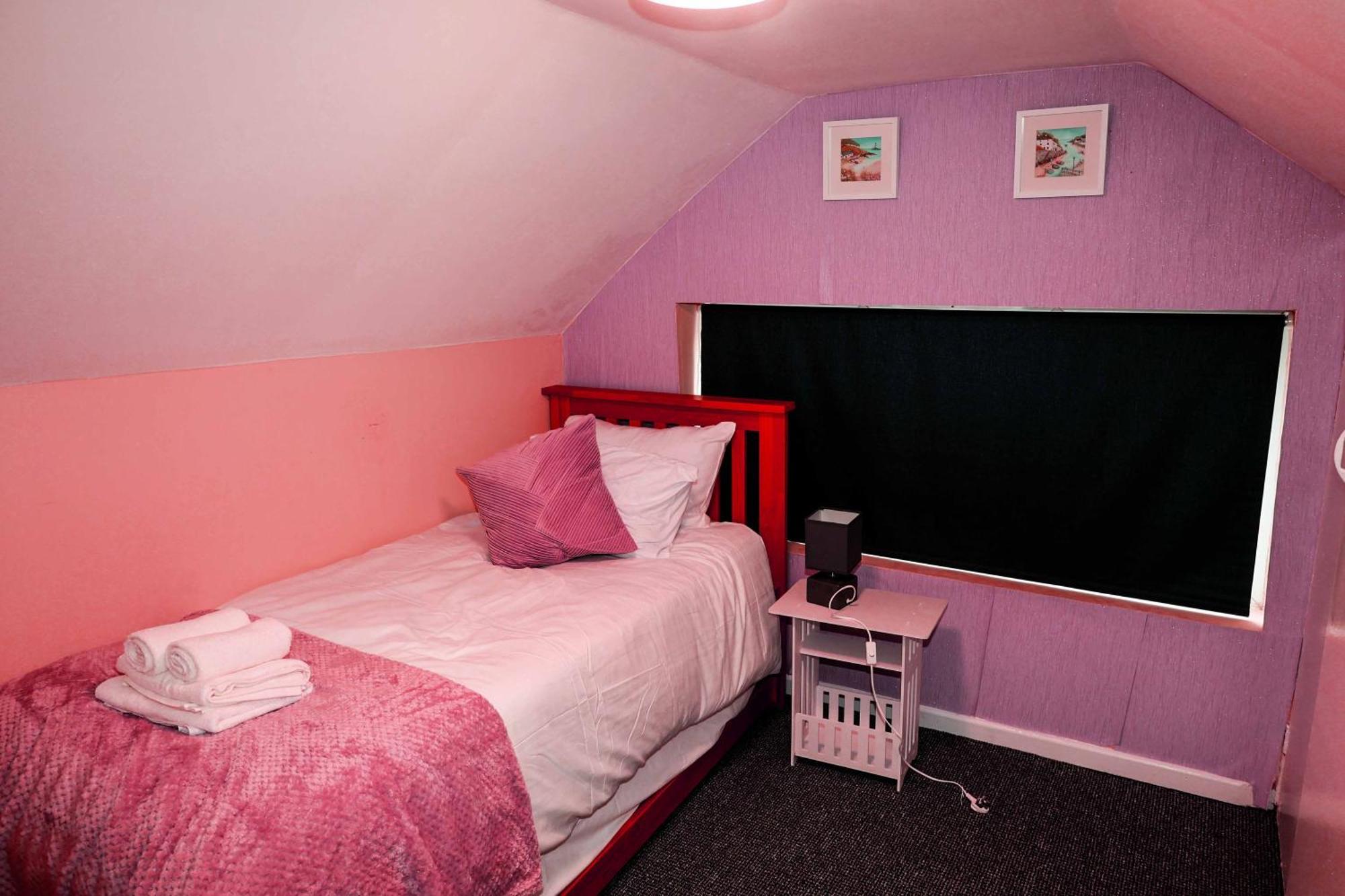 Lausory King Bed Living Your Luxe Home Away Nottingham Zewnętrze zdjęcie
