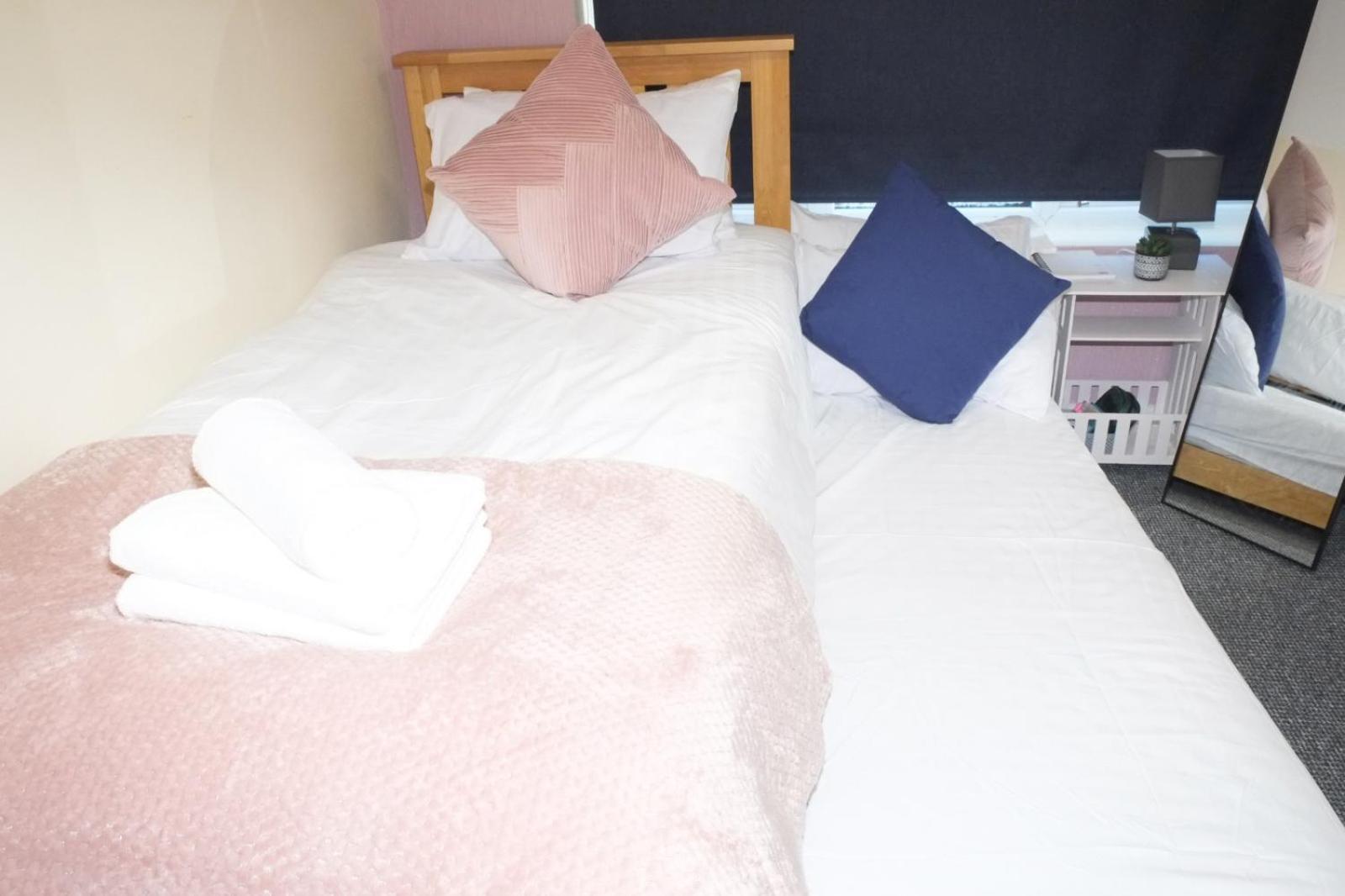 Lausory King Bed Living Your Luxe Home Away Nottingham Zewnętrze zdjęcie